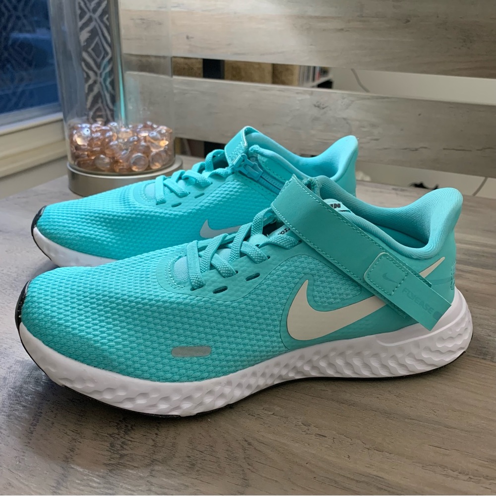 Nike Revolution 5 FlyEase Running Shoes Size 6
